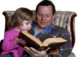 Reading a story Royalty Free Stock Photos
