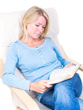 Woman reading a book Royalty Free Stock Photography