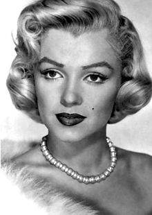 Marilyn Monroe - publicity - necklace.JPG